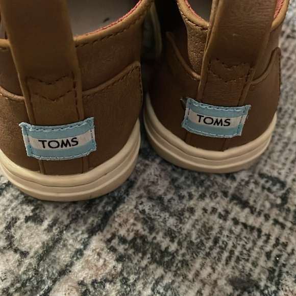 Toddler boy slip on Tom’s - Picture 3 of 3